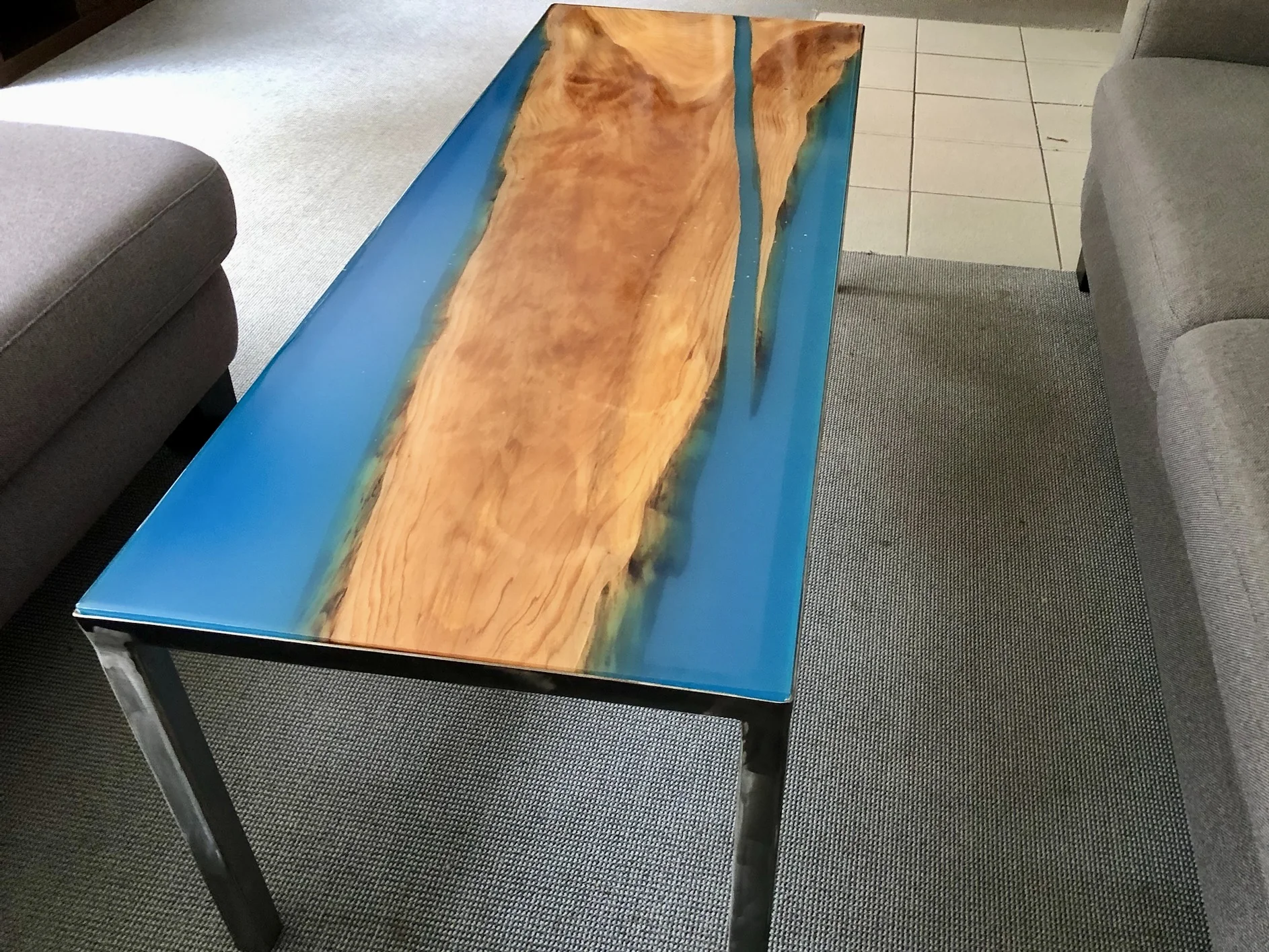 GIG_Epoxit_Tische_Zeder_blau4
