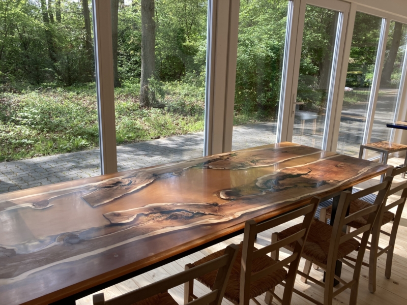 GIG_Epoxid_Tische_Ausstellung3
