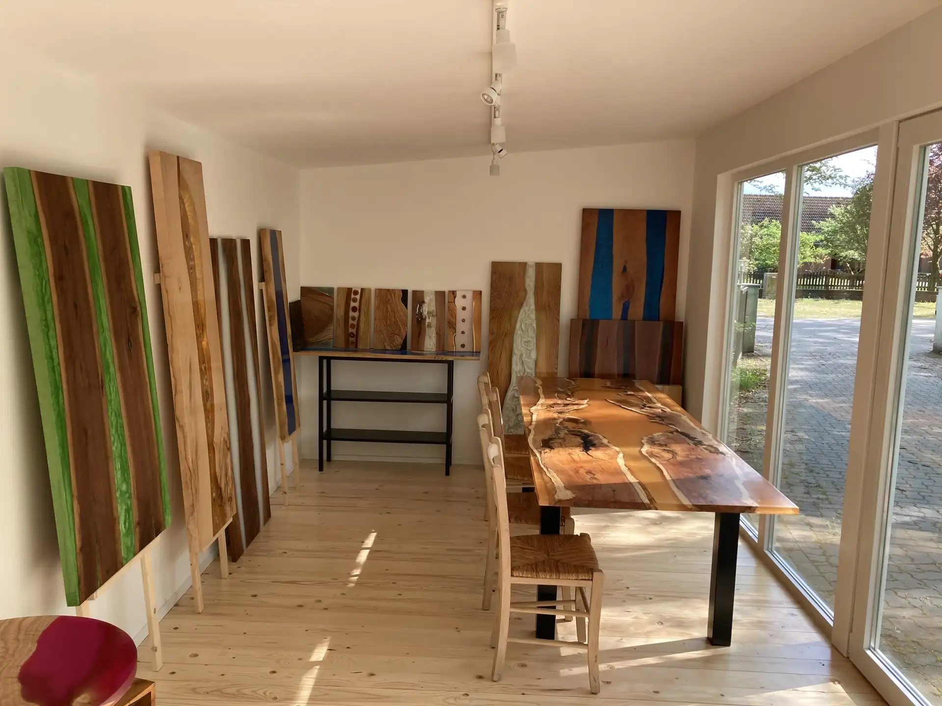 GIG_Epoxid_Tische_Ausstellung4